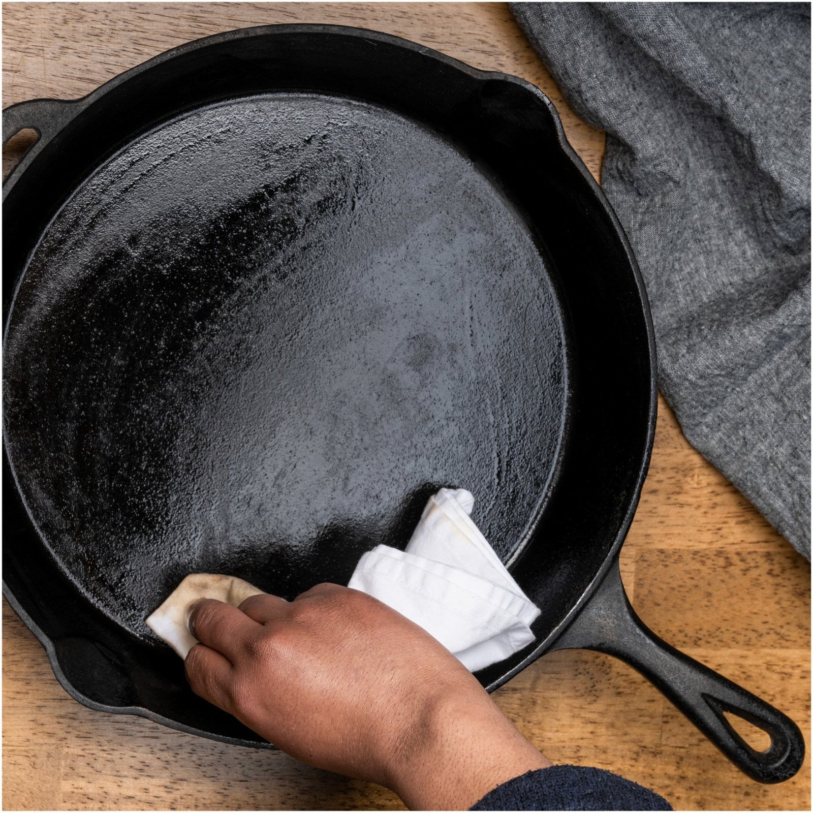 griddle-seasoning-cast-iron-conditioner-153-oz-1514269.jpg